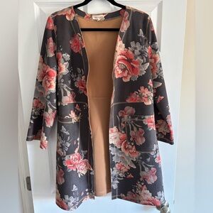 🟢SOLITAIRE. Multi floral mid sweater with surge seams and raw edges. Size large